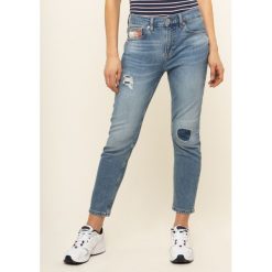 Jeansy Slim Fit Tommy Jeans Izzy DW0DW076811. Niebieskie jeansy damskie Tommy Jeans. Za 539,00 zł.