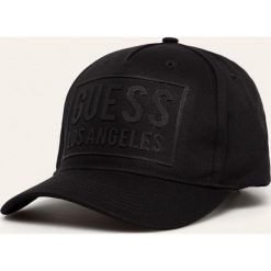 Guess Jeans - Czapka. Czarne czapki męskie Guess Jeans, z aplikacjami, z bawełny. W wyprzedaży za 99,90 zł.
