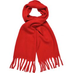 GRUBY SZALIK Z FRĘDZLAMI. Czerwone kominy damskie Top Secret. W wyprzedaży za 29,99 zł.