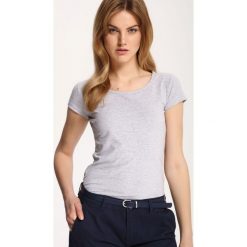 T-SHIRT KRÓTKI RĘKAW DAMSKI GŁADKI. Szare t-shirty damskie marki Top Secret, z bawełny. W wyprzedaży za 14,99 zł.