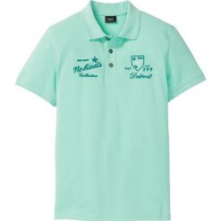 Shirt polo z nadrukiem bonprix zielony morski. Zielone koszulki męskie bonprix, s, z nadrukiem, z bawełny, polo, bez rękawów. Za 44,99 zł.
