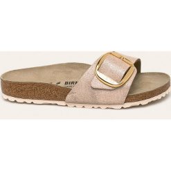 Birkenstock - Klapki skórzane Madrid. Różowe klapki damskie Birkenstock, bez wzorów, ze skóry, bez obcasa, na obcasie. Za 389,90 zł.