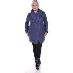 Kurtka z dużym kołnierzem, zapinana na skos niebieski. Niebieskie kurtki damskie Tagless, plus size, bez wzorów, z poliesteru, bez kaptura. Za 229,76 zł.