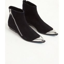 BOTKI ANNEKE CALVIN KLEIN JEANS. Botki damskie Calvin Klein Jeans, bez wzorów, z jeansu, bez obcasa, na sznurówki. Za 839,00 zł.
