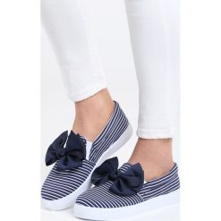 Granatowe Slip On Drama Queen. Szare trampki i tenisówki damskie Born2be, bez wzorów, bez zapięcia. Za 59,99 zł.