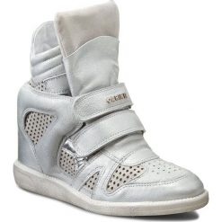 Sneakersy CARINII - B3400/M Dave Met.Su 6651/037/Samuel 1880/Venus Lustro. Szare sneakersy damskie Carinii, ze skóry. W wyprzedaży za 229,00 zł.