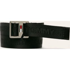 Tommy Jeans - Pasek. Czarne paski damskie Tommy Jeans, w paski, z jeansu. Za 179,90 zł.