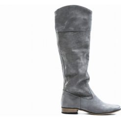 Kozaki dziurkowane - skóra naturalna - model 124 - kolor grafitowy. Szare kozaki damskie Zapato, na lato, z jeansu, eleganckie, na wysokim obcasie, na płaskiej podeszwie, bez zapięcia. W wyprzedaży za 317,00 zł.