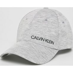 Calvin Klein Jeans - Czapka. Niebieskie czapki męskie Calvin Klein Jeans, bez wzorów, z bawełny. W wyprzedaży za 99,90 zł.
