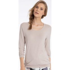 Koszulka w kolorze szarobrązowym. Szare koszulki damskie Calida, l, bez wzorów, z okrągłym kołnierzem. W wyprzedaży za 115,95 zł.