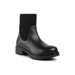 Gino Rossi RST-DSI573. Czarne botki damskie Gino Rossi, ze skóry, bez obcasa, bez zapięcia. Za 349,99 zł.