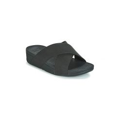 Klapki FitFlop LULU SHIMMERLUX SLIDES. Czarne klapki damskie FitFlop, bez wzorów, bez obcasa. W wyprzedaży za 335,20 zł.