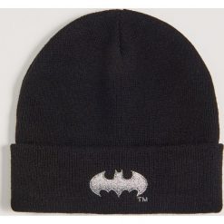 Czapka Batman - Czarny. Czarne czapki damskie Sinsay, z motywem z bajki. Za 19,99 zł.