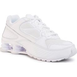 Buty NIKE - Shox Enigma BQ9001 101 White/White/White. Białe półbuty damskie Nike, ze skóry ekologicznej. Za 549,00 zł.
