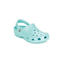 Chodaki Crocs CLASSIC. Niebieskie klapki damskie Crocs, bez wzorów, bez obcasa. Za 119,20 zł.