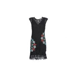 Sukienki krótkie Desigual MALPASO. Czarne sukienki damskie Desigual, bez wzorów, bez kołnierzyka, z krótkim rękawem, krótkie, mini. Za 529,00 zł.