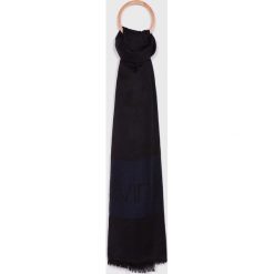 Calvin Klein - Szal. Czarne szaliki męskie Calvin Klein, bez wzorów, z wełny. W wyprzedaży za 159,90 zł.