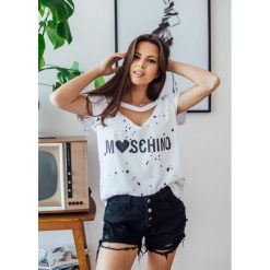 Bluzka Abigail white. Białe bluzki damskie Fanaberia.com, bez wzorów, bez kołnierzyka, bez rękawów. Za 64,90 zł.