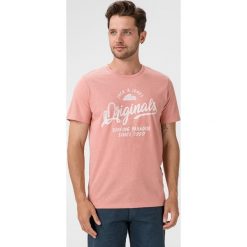 Jack & Jones Namen Koszulka Różowy Beżowy. Różowe podkoszulki męskie Jack & Jones, l, z haftami, z bawełny, z krótkim rękawem. Za 57,95 zł.