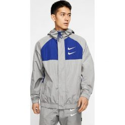 Nike Sportswear Swoosh Kurtka Szary Fioletowy. Szare płaszcze męskie Nike, xl, bez wzorów, z materiału. Za 412,95 zł.