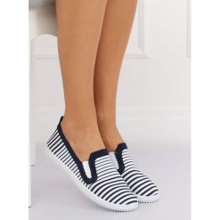 Tenisówki slipon granatowe ELEA. Białe buty sportowe damskie FunKee.pl, w paski, z tkaniny, z paskami. Za 65,99 zł.