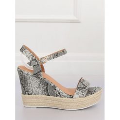 Szare Sandałki na koturnie skóra węża JS-2952 Snake. Szare sandały damskie ButyModne, bez wzorów, z zamszu, na wysokim obcasie, na platformie, bez zapięcia. W wyprzedaży za 79,00 zł.