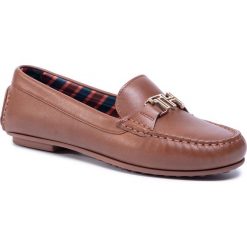 Mokasyny TOMMY HILFIGER - Th Hardware Moccassin FW0FW04423 Winter Cognac GVI. Pomarańczowe mokasyny damskie TOMMY HILFIGER, ze skóry, na obcasie. W wyprzedaży za 399,00 zł.