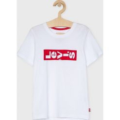 Levi's - Top dziecięcy 128-176 cm. Białe bluzki dziewczęce Levi's®, z nadrukiem, z bawełny, z okrągłym kołnierzem, z krótkim rękawem, krótkie, bez kaptura. W wyprzedaży za 89,90 zł.