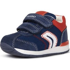 Geox tenisówki chłopięce RISHON B940RB_01422_C4002 21 ciemnoniebieskie. Niebieskie buty chłopięce sportowe Geox, z bawełny, bez zapięcia. Za 239,00 zł.