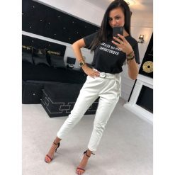 Spodnie ,,BOYFRIEND SPRING’’ białe. Białe spodnie damskie Divinostyle, s, z elastanu. Za 129,00 zł.