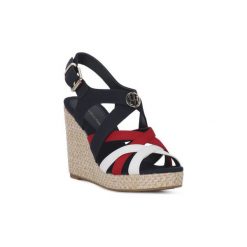 Sandały Tommy Hilfiger 020 ELENA. Białe sandały damskie TOMMY HILFIGER, bez wzorów, bez obcasa, bez zapięcia. Za 330,51 zł.