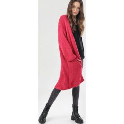 Czerwony Kardigan Corravia. Czerwone swetry damskie Born2be, uniwersalny, bez wzorów. Za 209,99 zł.