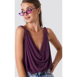 NA-KD Top z drapowaniem z przodu - Purple. Fioletowe topy damskie NA-KD, bez wzorów, z poliesteru, z dekoltem na plecach. W wyprzedaży za 21,88 zł.