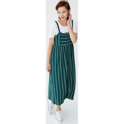 Sukienka midi na ramiączkach z guzikami. Zielone sukienki damskie Pull&Bear, bez wzorów, bez kołnierzyka, bez rękawów, midi. Za 62,90 zł.