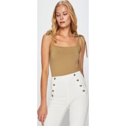 Glamorous - Top. Bluzki damskie Glamorous, s, bez wzorów, z elastanu, z dekoltem karo. W wyprzedaży za 59,90 zł.