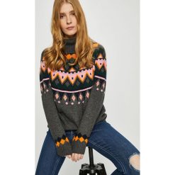 Noisy May - Sweter. Szare swetry damskie marki Noisy May, s, bez wzorów, z poliesteru, z krótkim rękawem, krótkie, bez kaptura. W wyprzedaży za 99,90 zł.