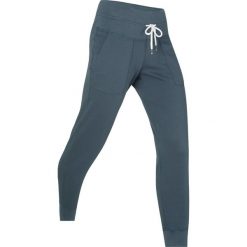 Spodnie dresowe, dł. 7/8, Level 1 bonprix nocny niebieski. Niebieskie spodnie damskie bonprix, z dresówki, sportowe. Za 84,99 zł.