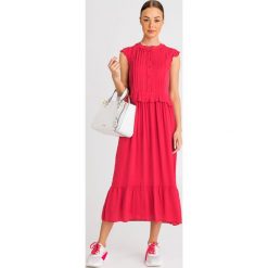 SUKIENKA twinset. Różowe sukienki damskie Twinset, na imprezę, bez wzorów, z tkaniny, z okrągłym kołnierzem, bez rękawów, maxi. Za 1129,00 zł.