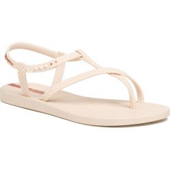 Sandały IPANEMA - Class Wish Fem 26452 Beige/Beige 20354. Brązowe klapki damskie Ipanema, bez wzorów, z tworzywa sztucznego, bez obcasa. W wyprzedaży za 99,00 zł.