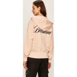 Liu Jo - Bluza. Różowe bluzy damskie Liu Jo, z aplikacjami, z elastanu, bez rękawów, z kapturem. W wyprzedaży za 549,90 zł.