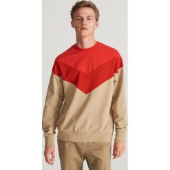 Bluza z kolorowymi wstawkami - Szary. Szare bluzy męskie Reserved, xl, w kolorowe wzory. W wyprzedaży za 29,99 zł.