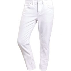 Zadig & Voltaire DAVID CROP BLAN Jeansy Slim Fit judo. Białe jeansy męskie marki Zadig & Voltaire, z elastanu. W wyprzedaży za 437,40 zł.