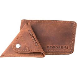 2 w 1 Portfel Slim Wallet + bilonówka BRODRENE Jasny brąz. Brązowe portfele męskie marki Brødrene, ze skóry. Za 129,00 zł.