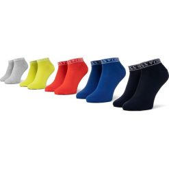 Zestaw 5 par niskich skarpet męskich GUESS - U94G17 ZZ02T r. OS PE27. Szare skarpetki męskie Guess, z aplikacjami, z elastanu. W wyprzedaży za 89,00 zł.