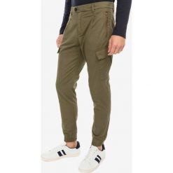 Scotch & Soda Blake Spodnie Zielony. Zielone spodnie męskie Scotch & Soda, bez wzorów, z elastanu. Za 542,95 zł.