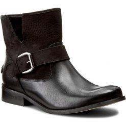 Botki CARINII - B3605 E50-360-PSK-686. Czarne botki damskie na obcasie marki Carinii, z materiału. W wyprzedaży za 239,00 zł.