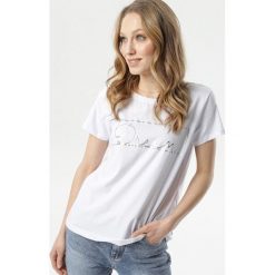 Biały T-shirt Pisimoni. Białe bluzki damskie Born2be, s, bez wzorów, bez kołnierzyka, bez rękawów. W wyprzedaży za 34,99 zł.