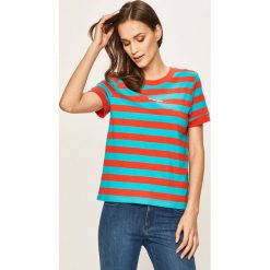 Wrangler - T-shirt. Czerwone bluzki damskie Wrangler, s, z bawełny, z okrągłym kołnierzem. Za 99,90 zł.