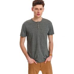 T-shirt strukturalny z guzikami. Zielone t-shirty męskie Top Secret, na wiosnę, xxl, bez wzorów, bez kołnierzyka, krótkie. W wyprzedaży za 49,99 zł.