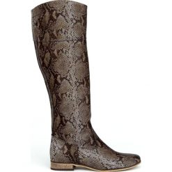 Wężowe kozaki bez zamka- skóra naturalna - model 125 - kolor wąż. Szare kozaki damskie Zapato, na lato, z jeansu, eleganckie, na wysokim obcasie, na płaskiej podeszwie, na zamek. W wyprzedaży za 366,75 zł.